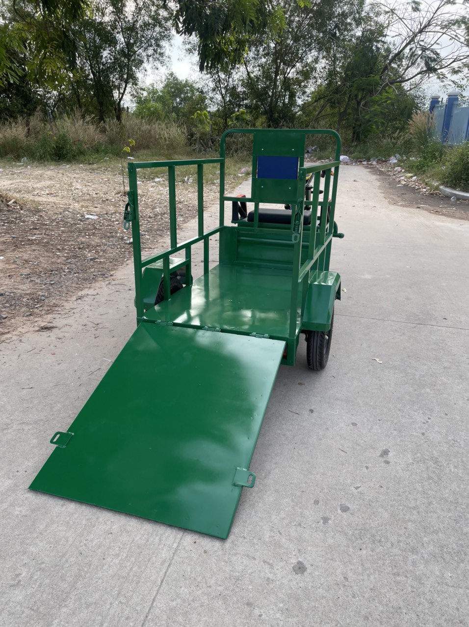 xe dien 3 banh cho thung rac 240l 03